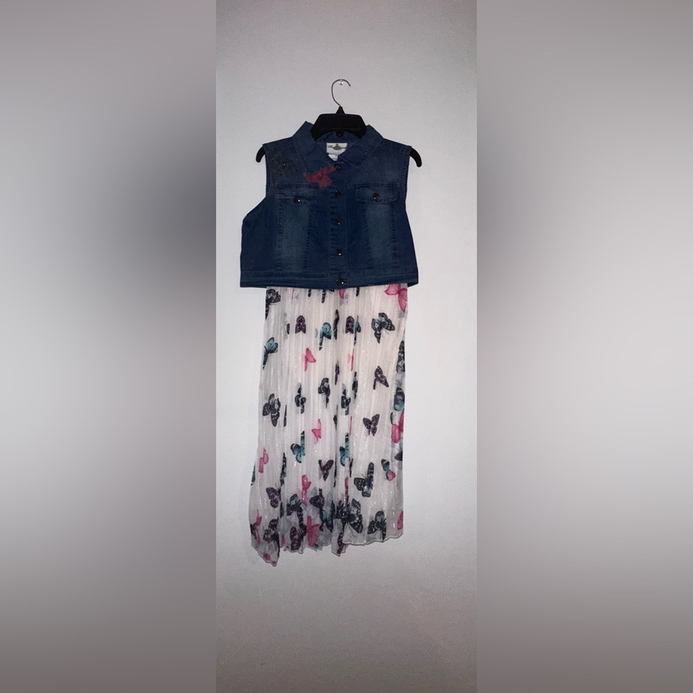 Two piece dress outfit.